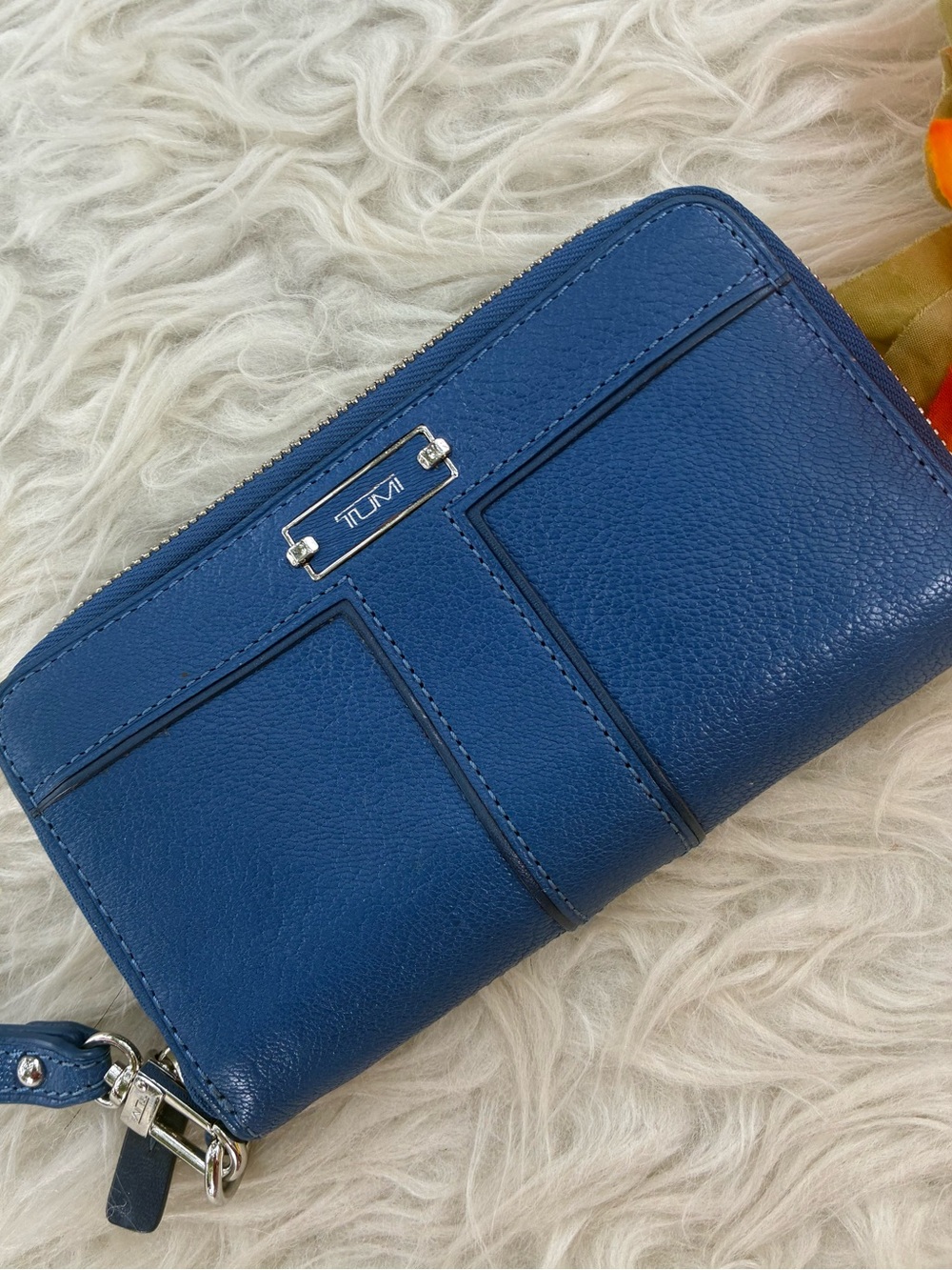 🌺TUMI Blue Pebbled Leather Zip Wristlet Wallet🌺